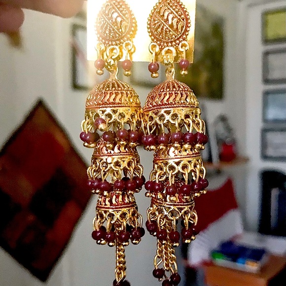Very Pretty - Dangly Earrings! - Picture 3 of 3